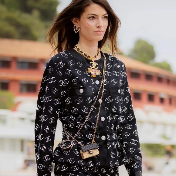 Auth BNIB Chanel 23C Crystal Heart Large Earrings - Picture 9 of 9